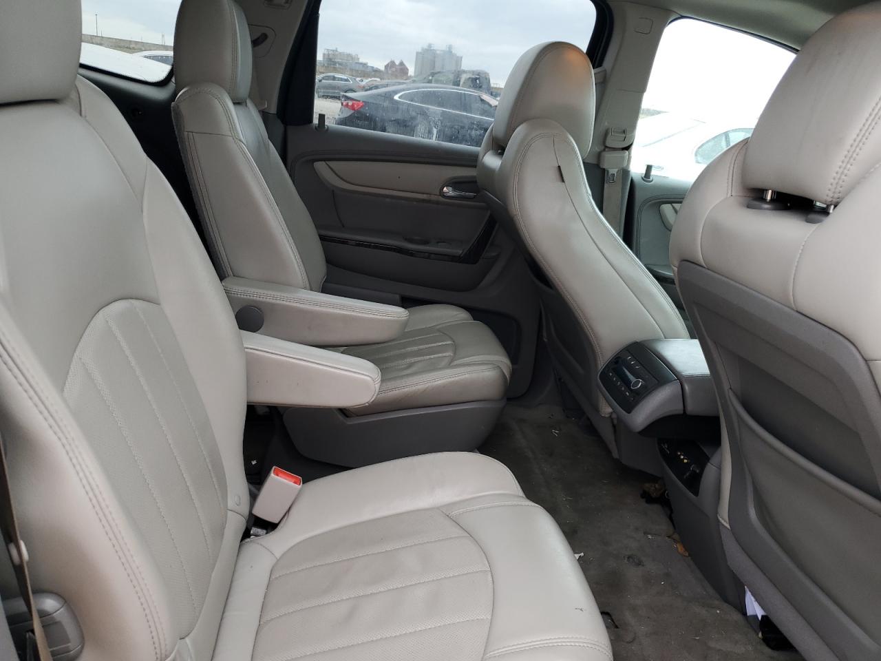 2013 Chevrolet Traverse - Image 11