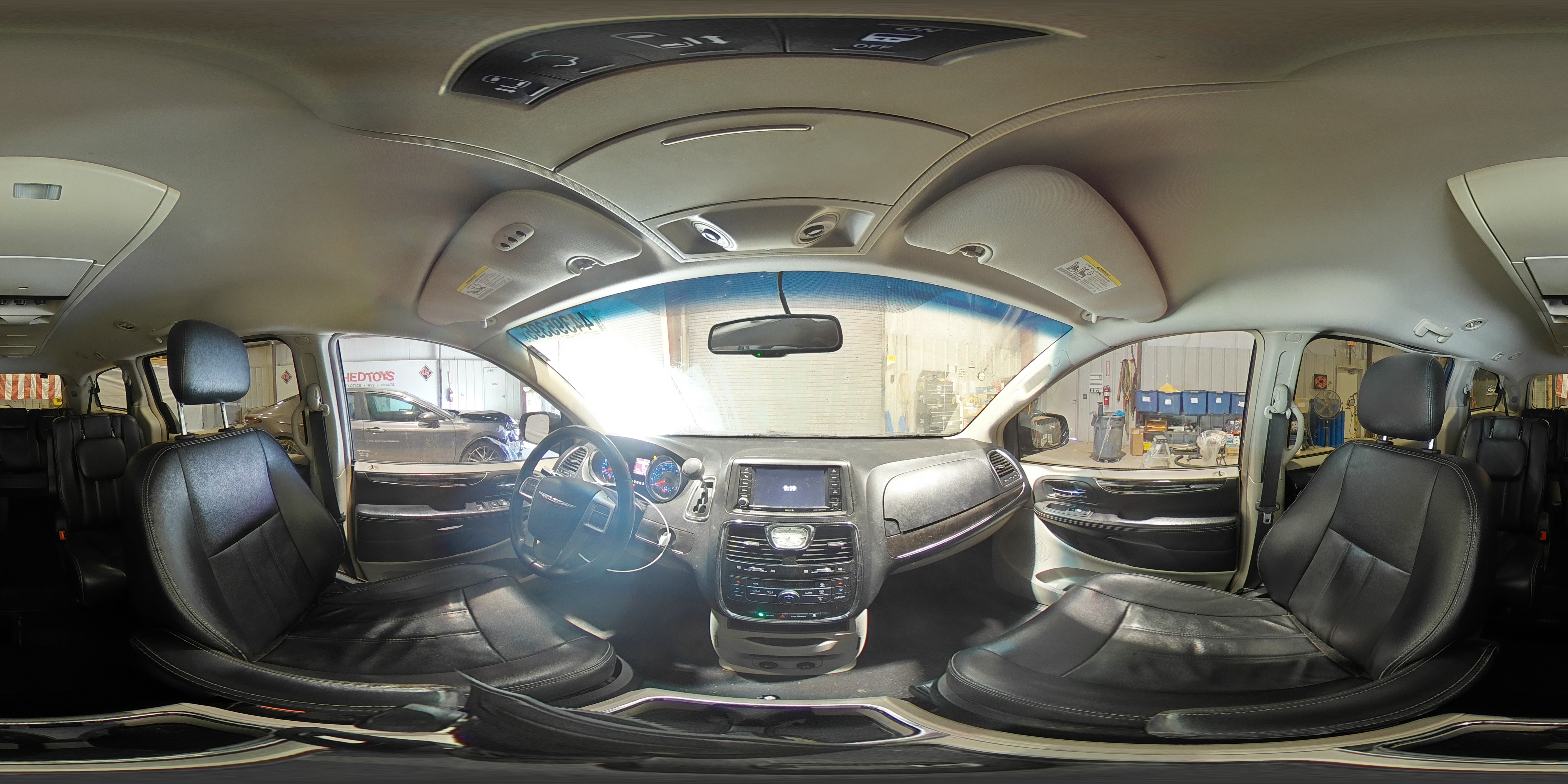 2013 Chrysler Town & Country - Image 14