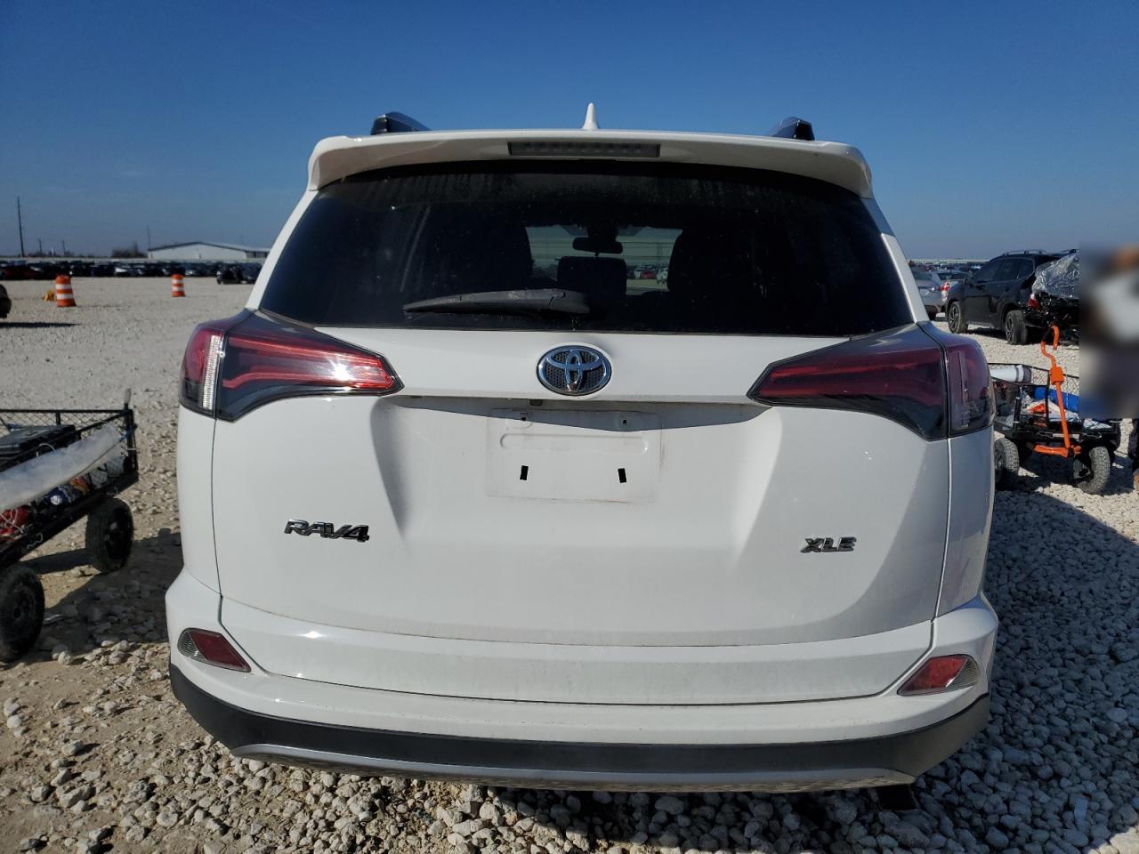 2018 Toyota RAV 4 - Image 6