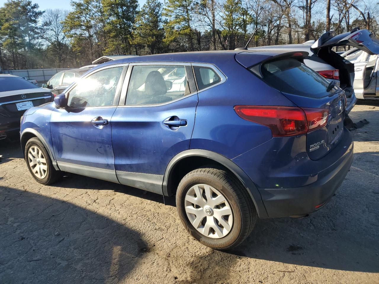 2018 Nissan Rogue - Image 2