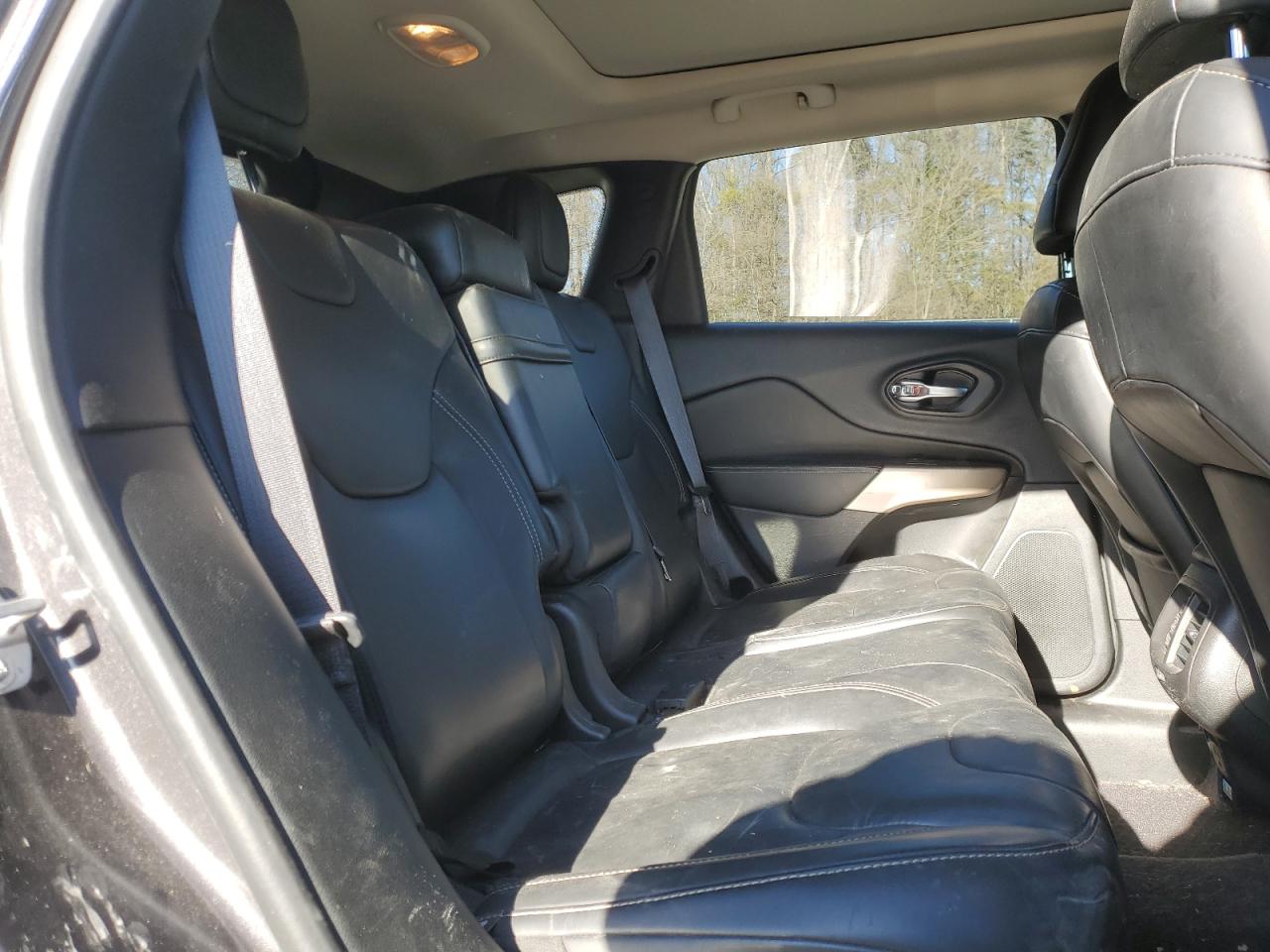 2017 Jeep Grand Cherokee - Image 11