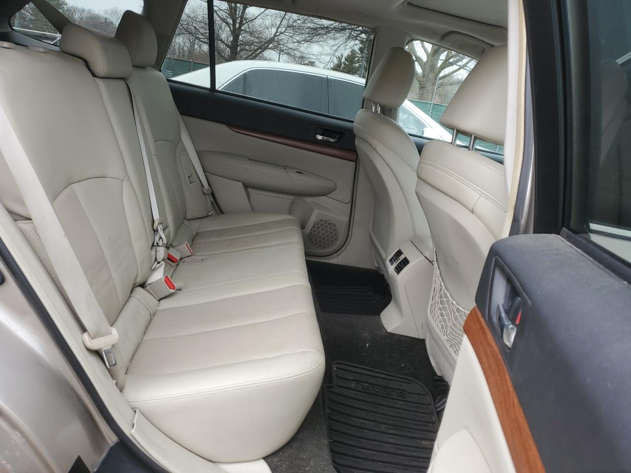 2014 Subaru Outback - Image 10