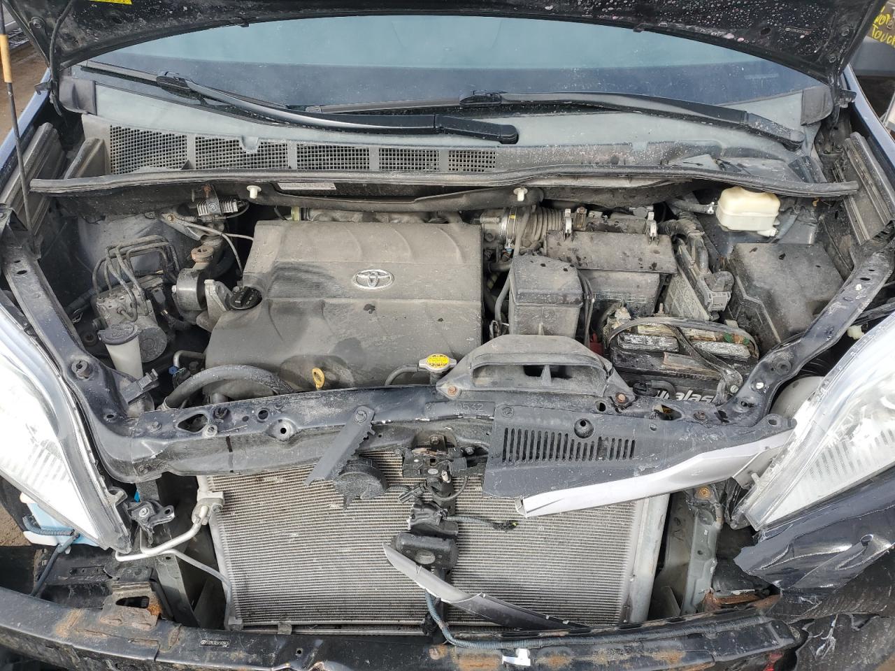 2015 Toyota Sienna - Image 12