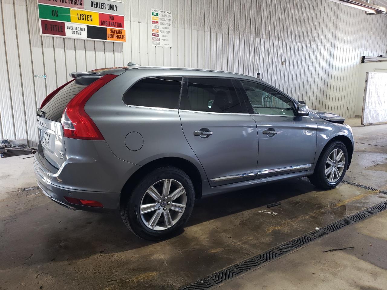 2017 Volvo XC60 - Image 3