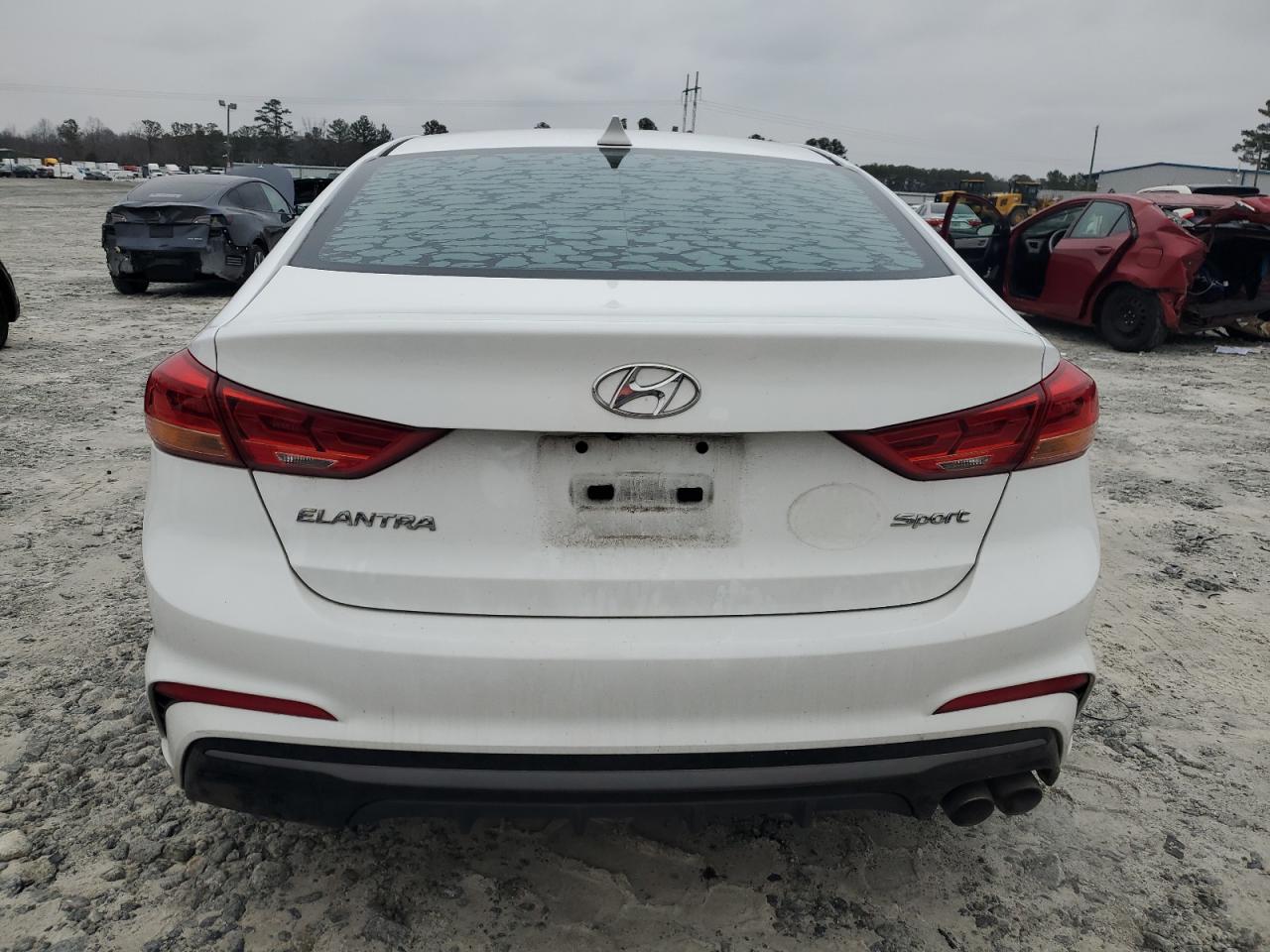 2017 Hyundai Elantra - Image 6