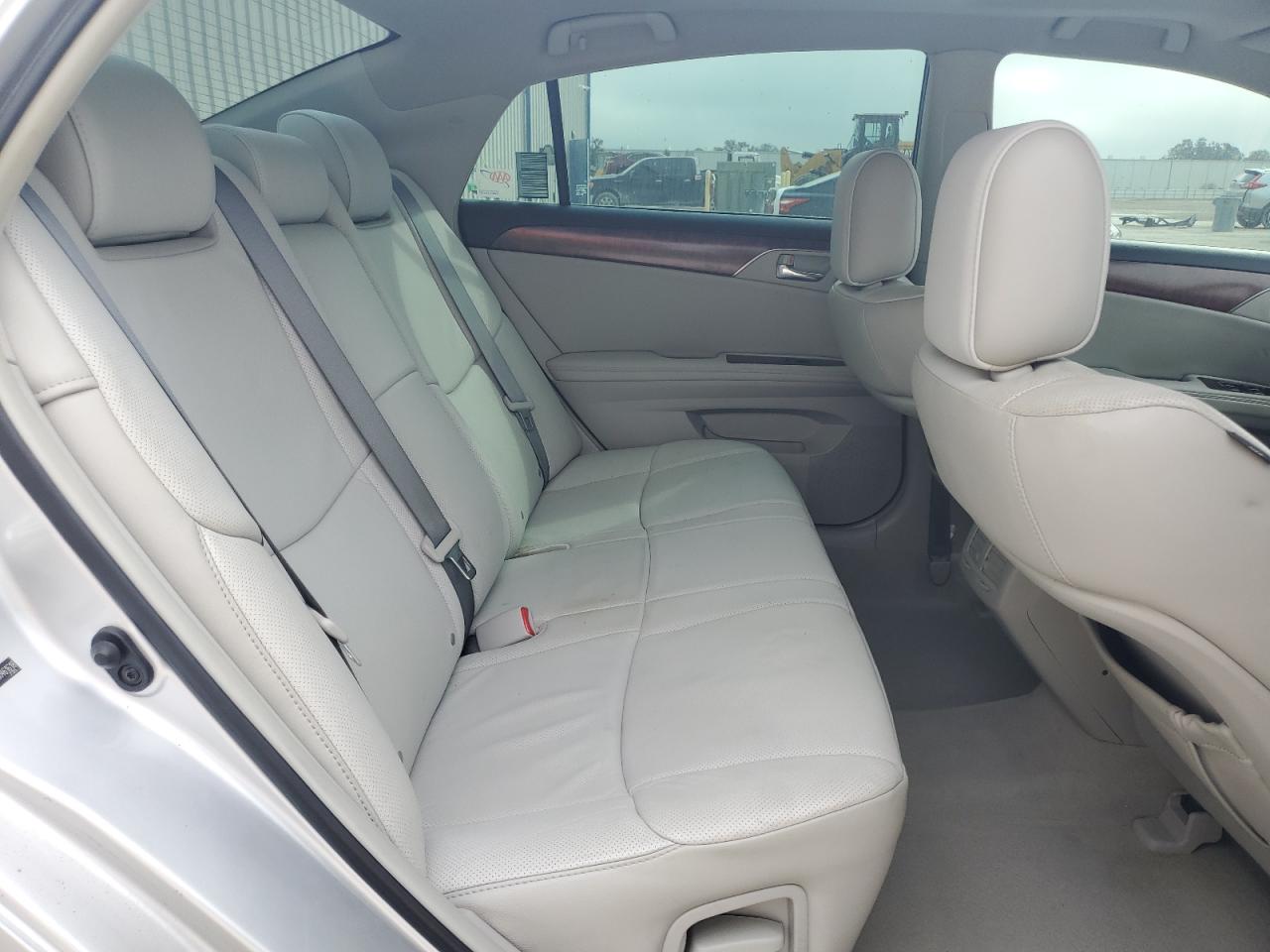 2012 Toyota Avalon - Image 10