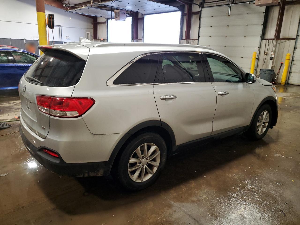 2017 Kia Sorento - Image 3