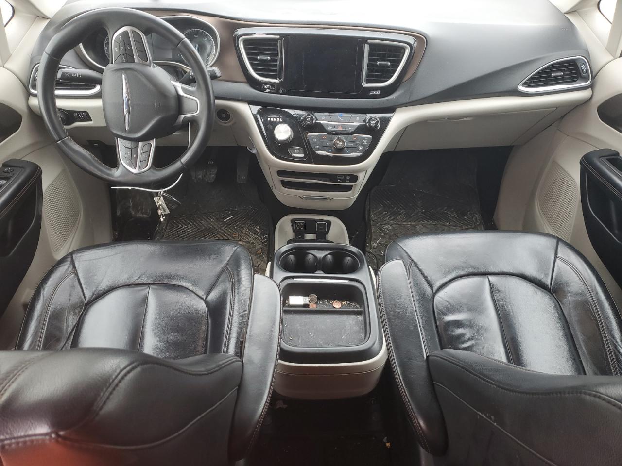 2017 Chrysler Pacifica - Image 8