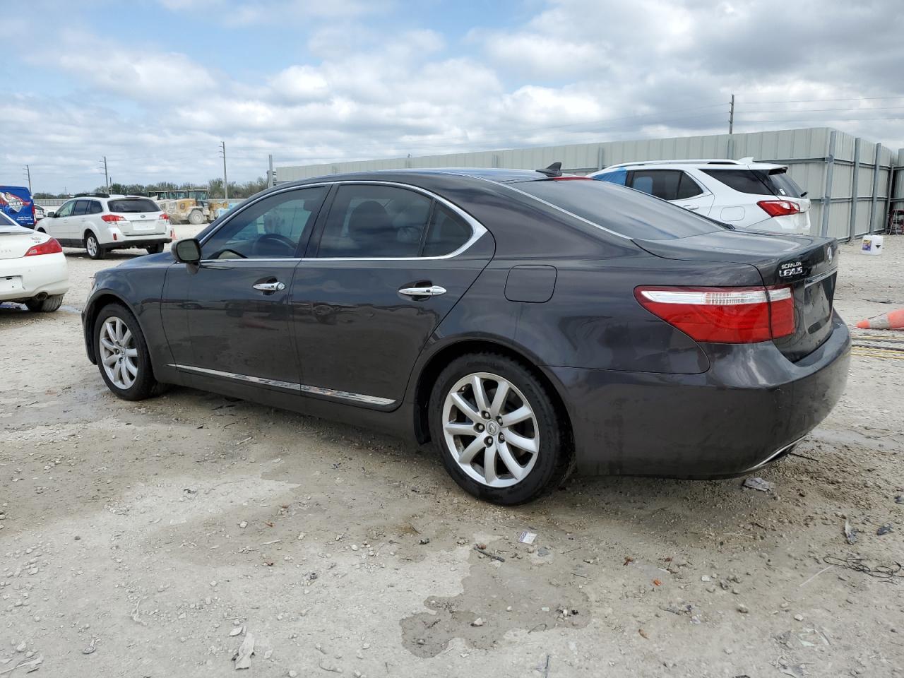 2009 Lexus LS - Image 2