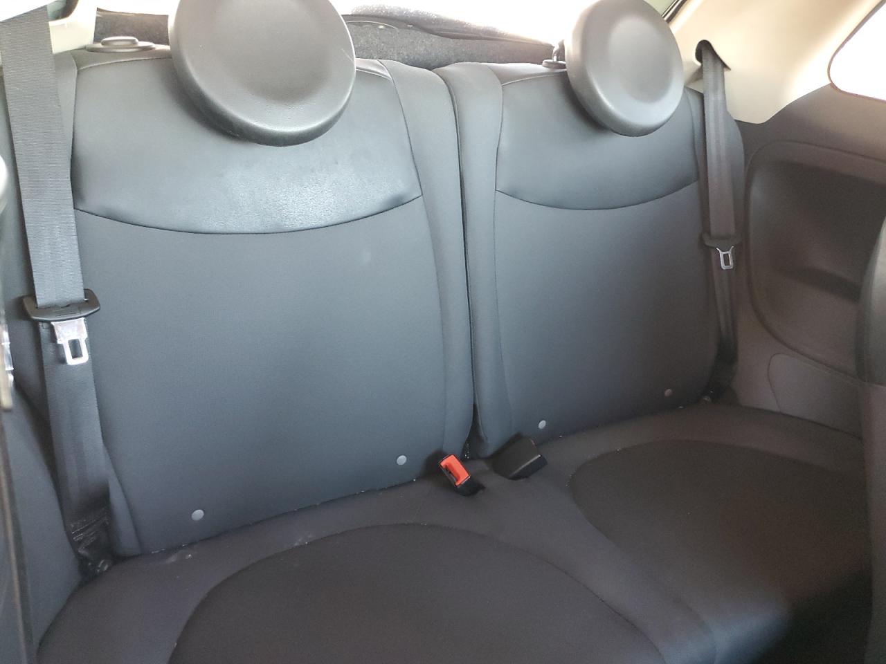 2015 Fiat 500 - Image 10