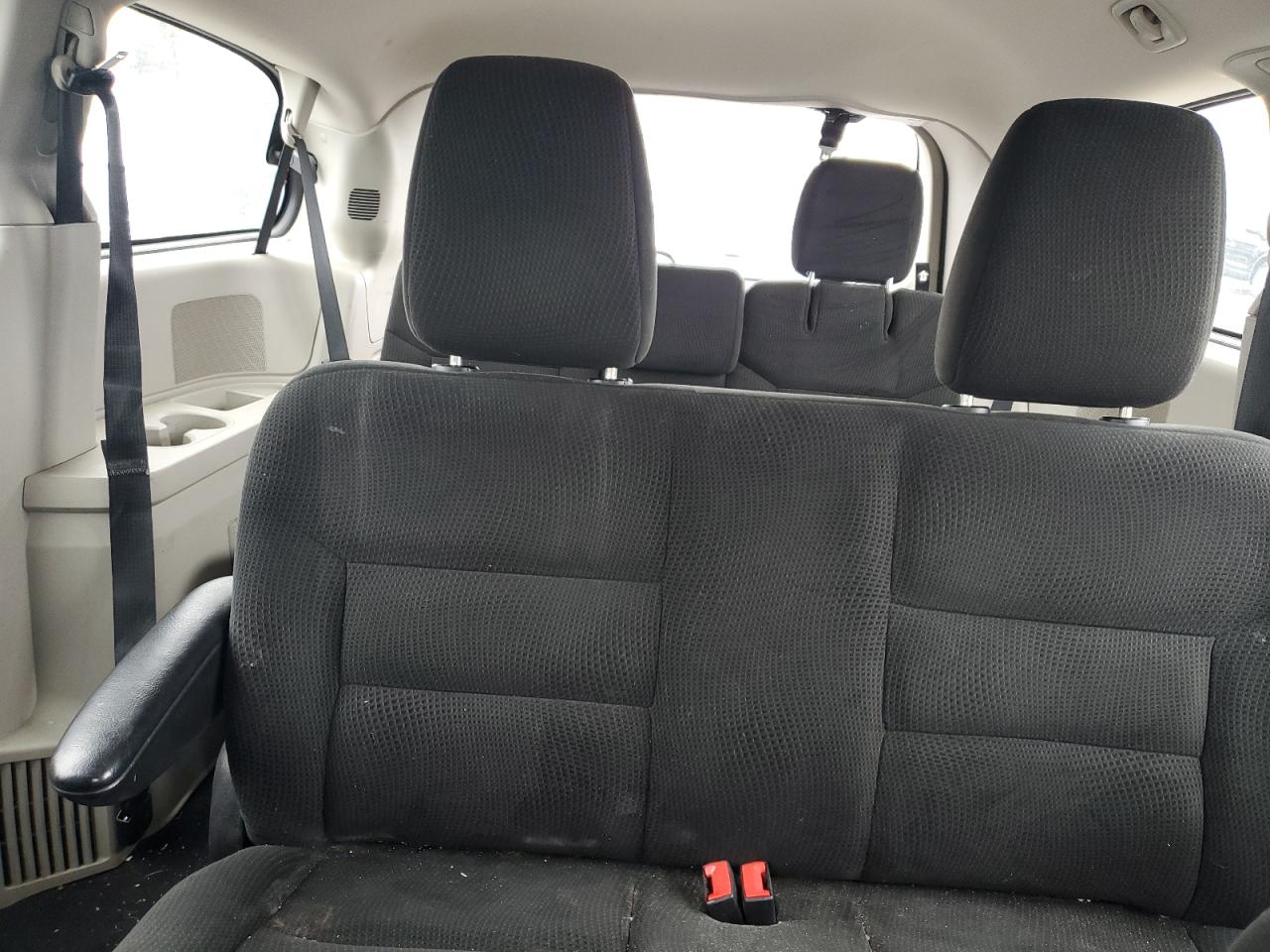2016 Dodge Caravan - Image 10