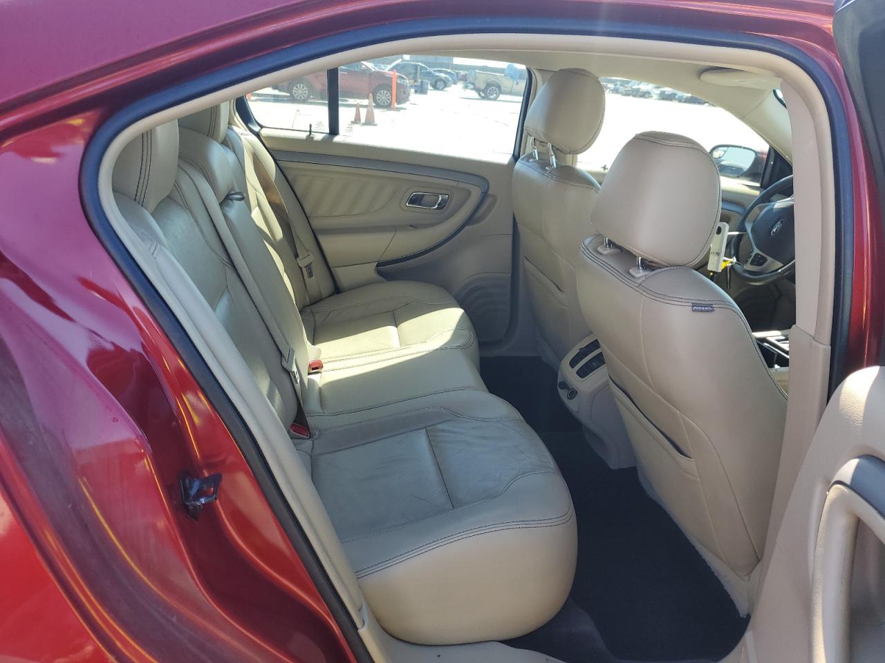 2015 Ford Taurus - Image 10