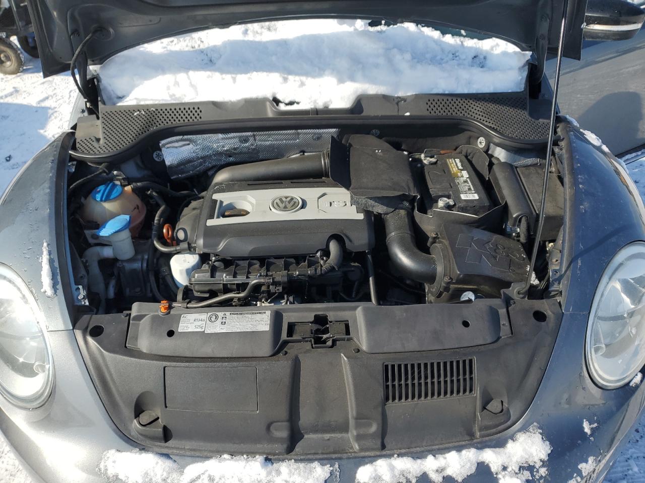2012 Volkswagen Beetle - Image 11