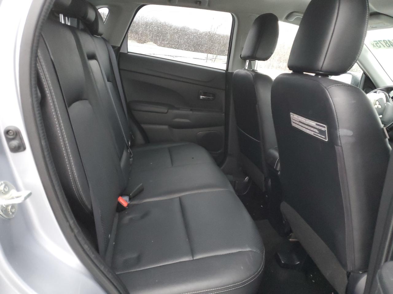 2016 Mitsubishi Outlander - Image 11