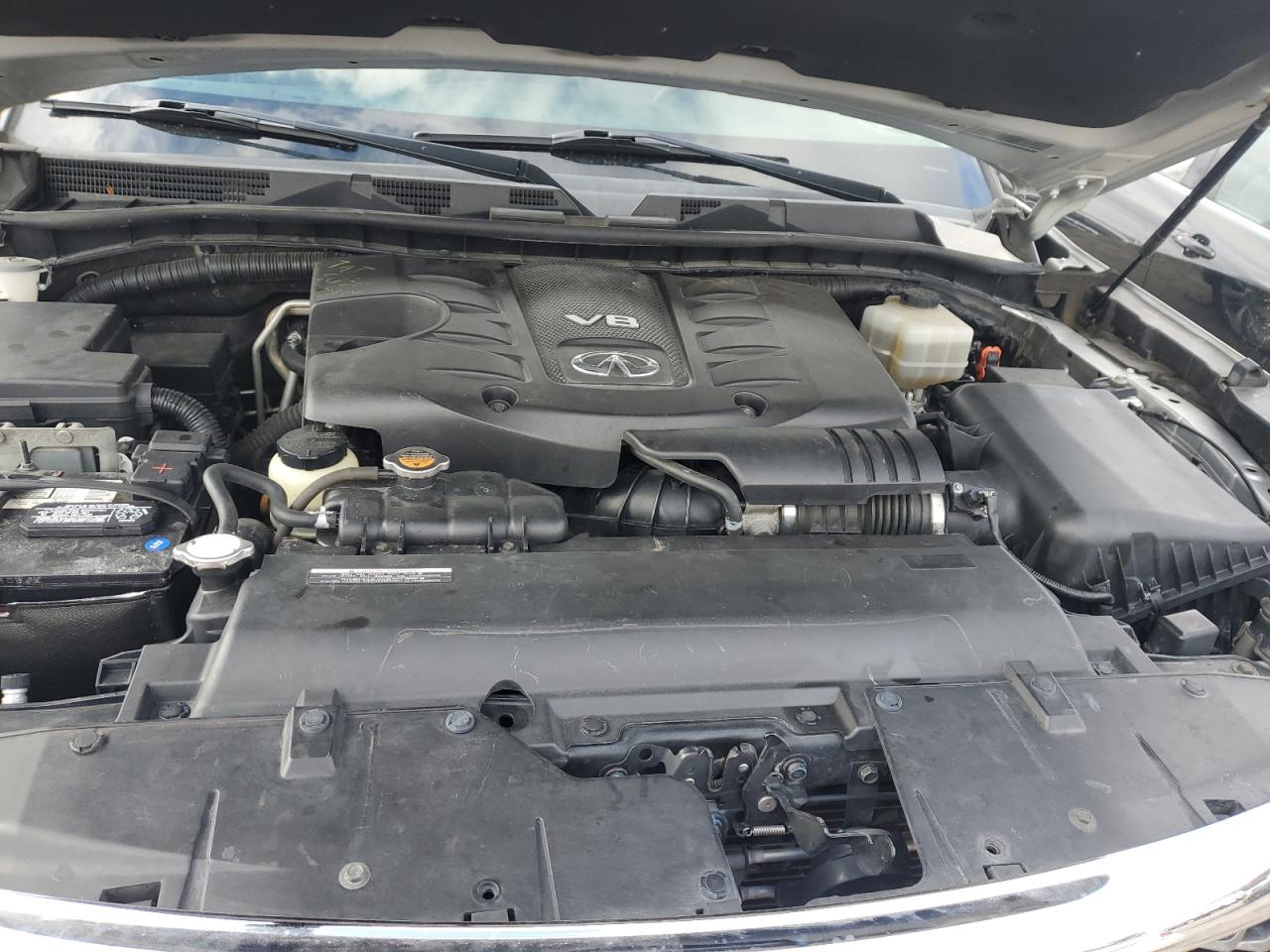 2015 Infiniti QX80 - Image 12
