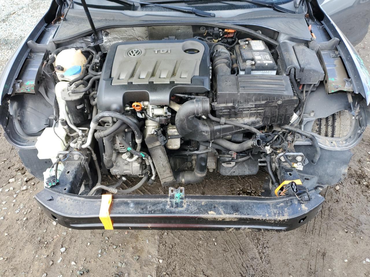 2014 Volkswagen Passat - Image 11
