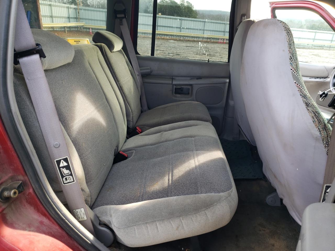 2001 Ford Explorer - Image 11