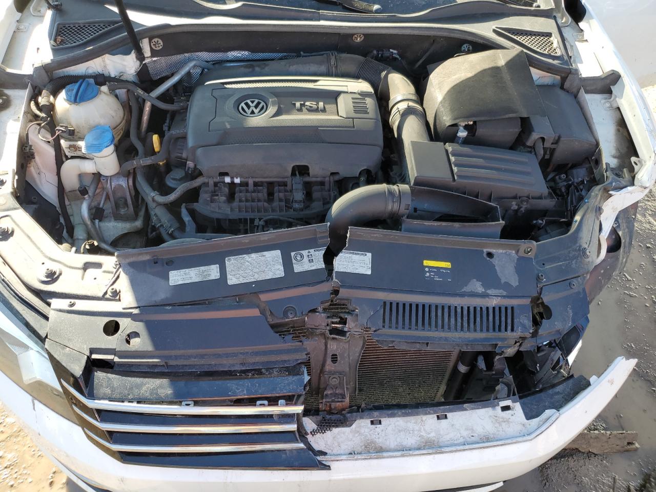 2015 Volkswagen Passat - Image 11