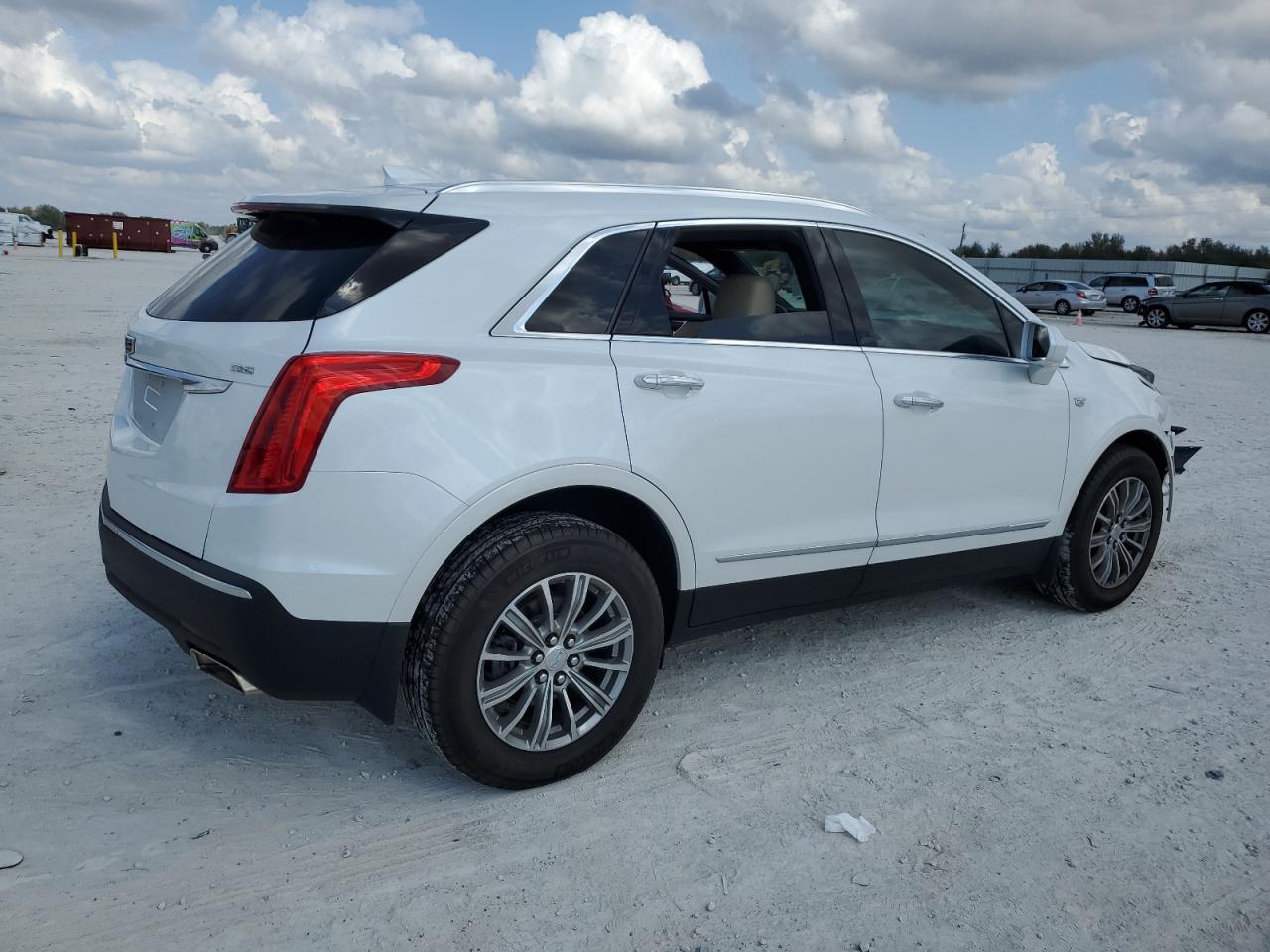 2017 Cadillac XT5 - Image 3