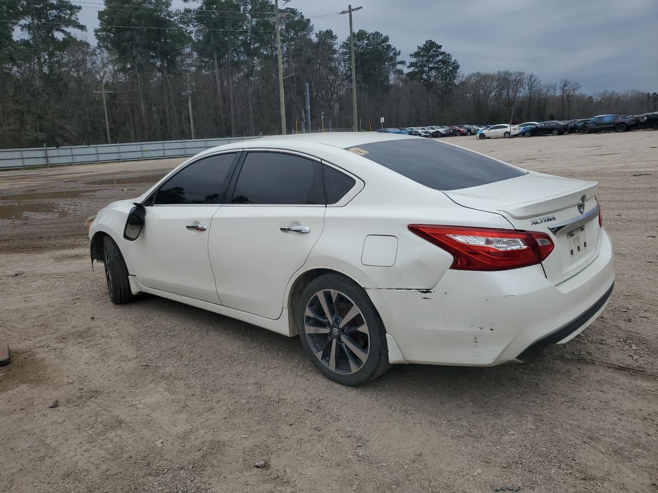 2016 Nissan Altima - Image 2