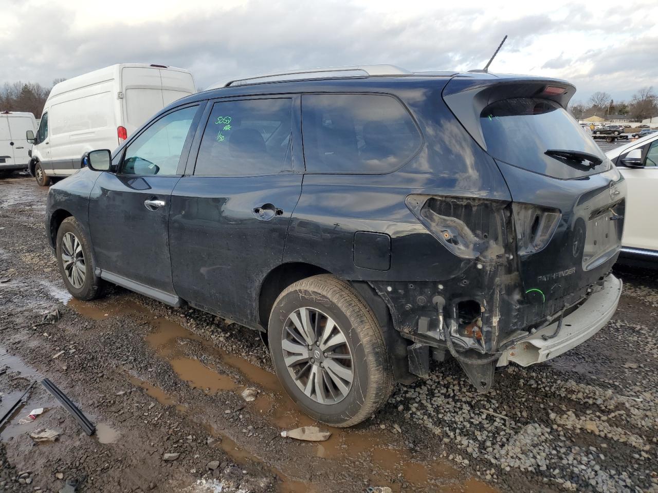2017 Nissan Pathfinder - Image 2