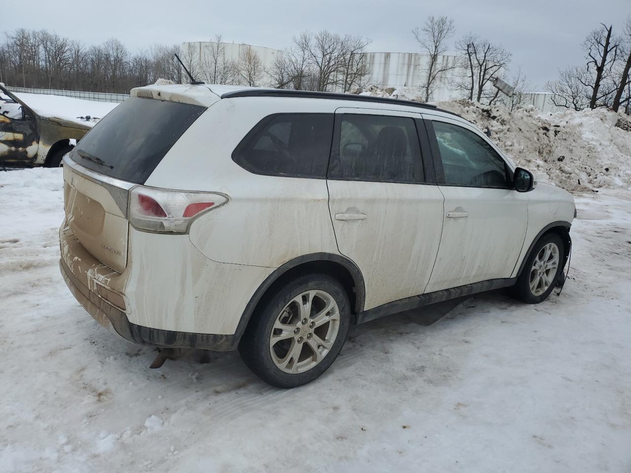 2015 Mitsubishi Outlander - Image 3
