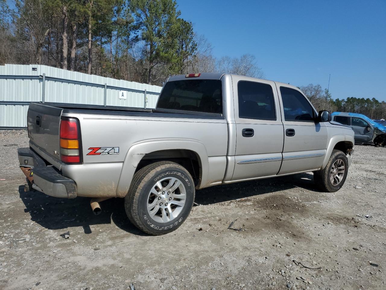 2004 GMC Sierra - Image 3