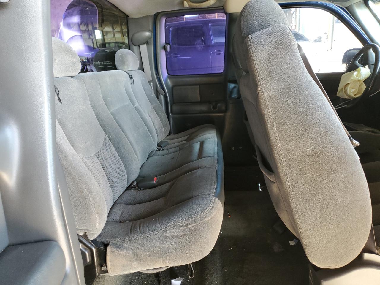 2003 Chevrolet Silverado - Image 10