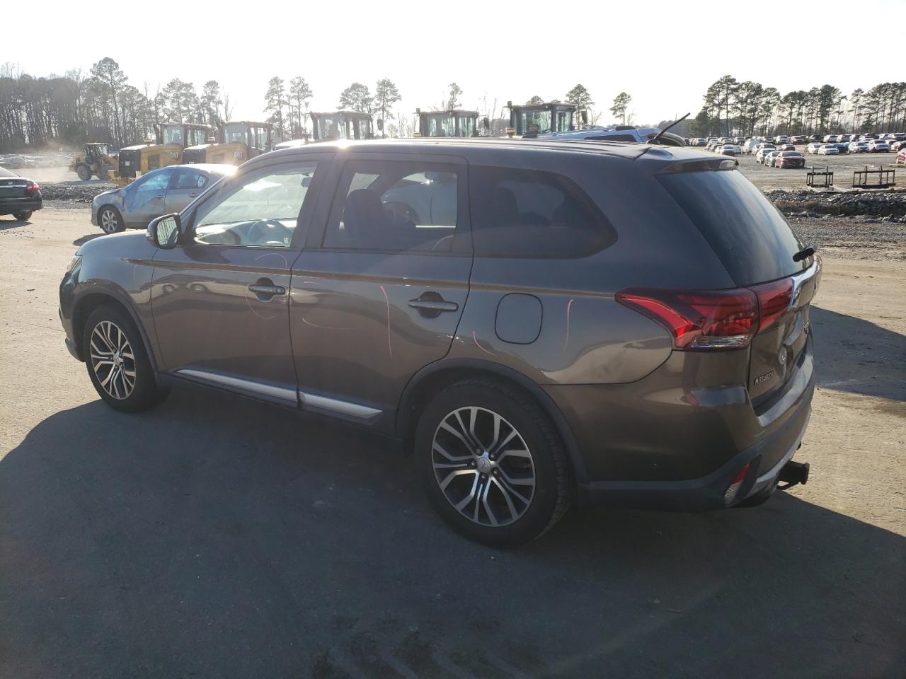 2016 Mitsubishi Outlander - Image 2