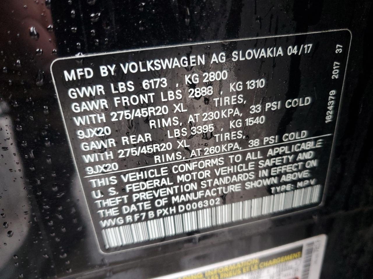 2017 Volkswagen Touareg - Image 13