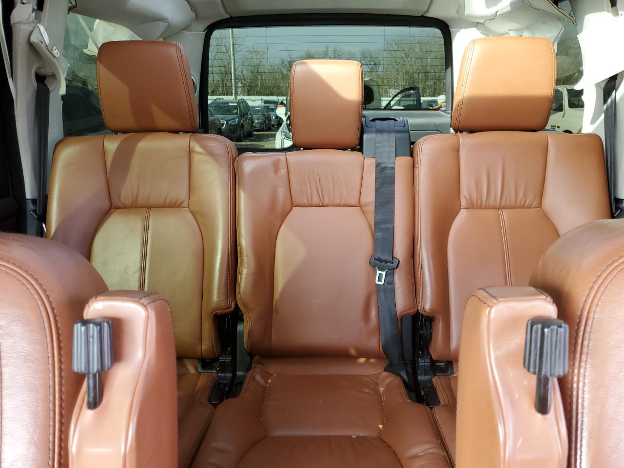 2016 Land Rover LR4 - Image 10
