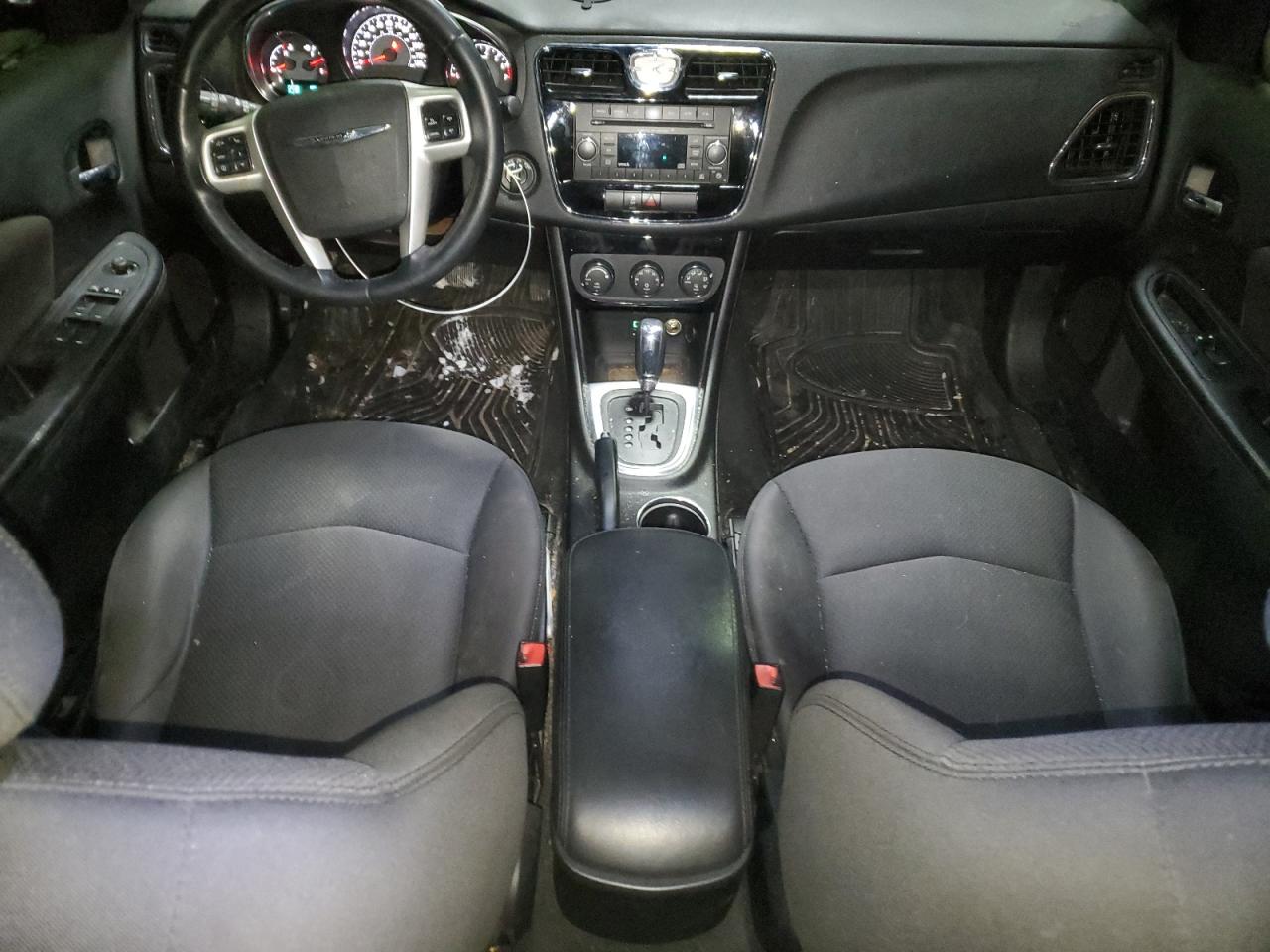 2013 Chrysler 200 - Image 8