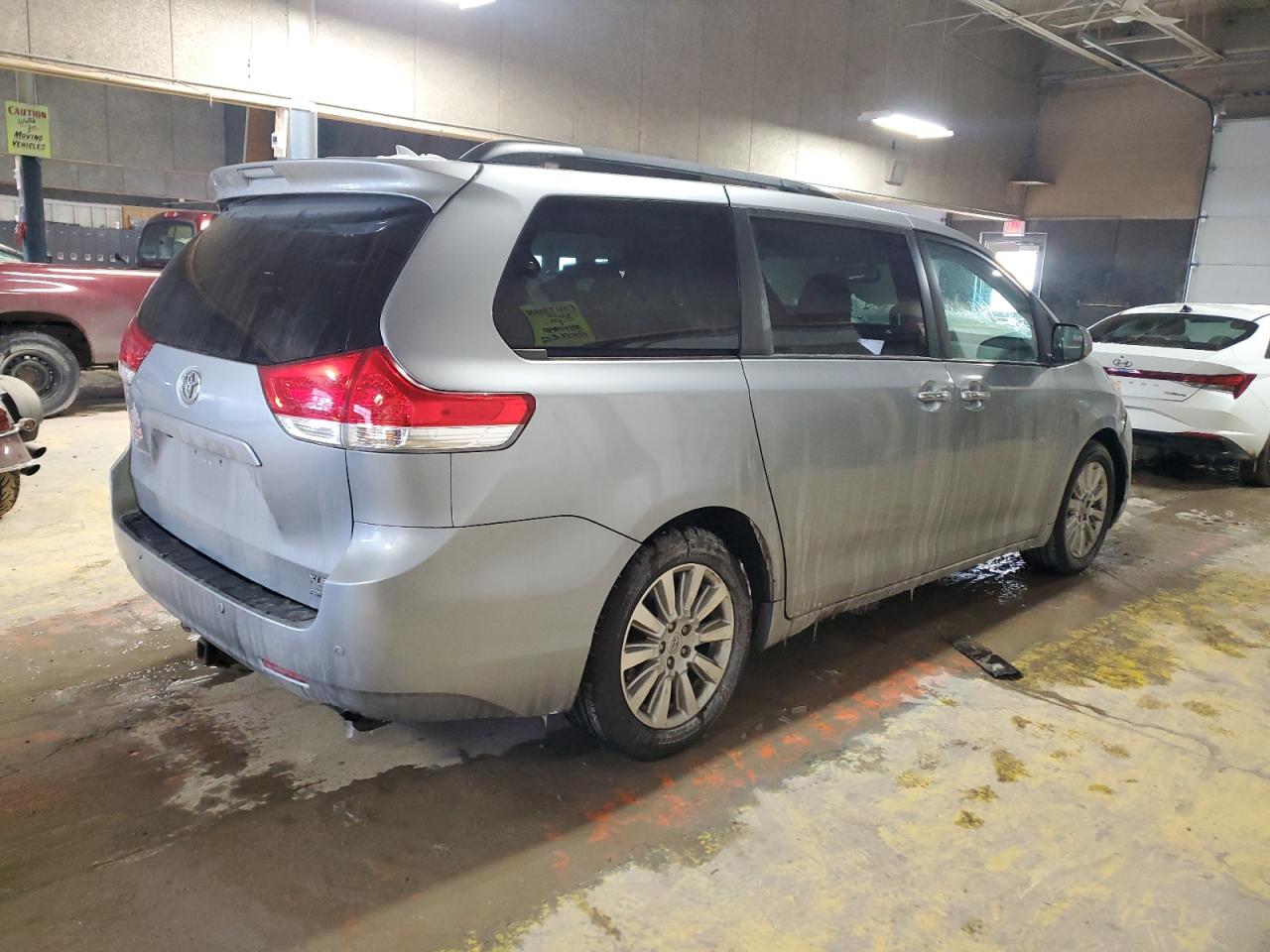 2011 Toyota Sienna - Image 3