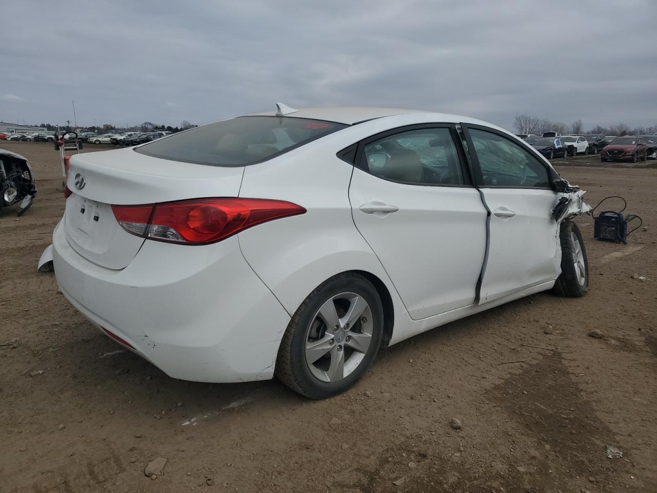 2013 Hyundai Elantra - Image 3