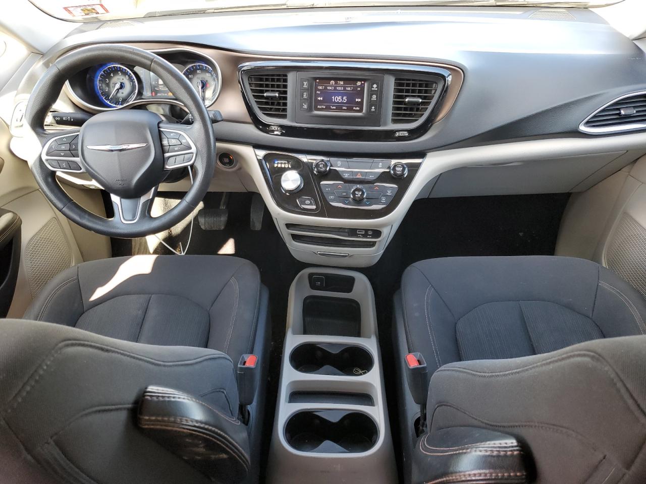 2017 Chrysler Pacifica - Image 8
