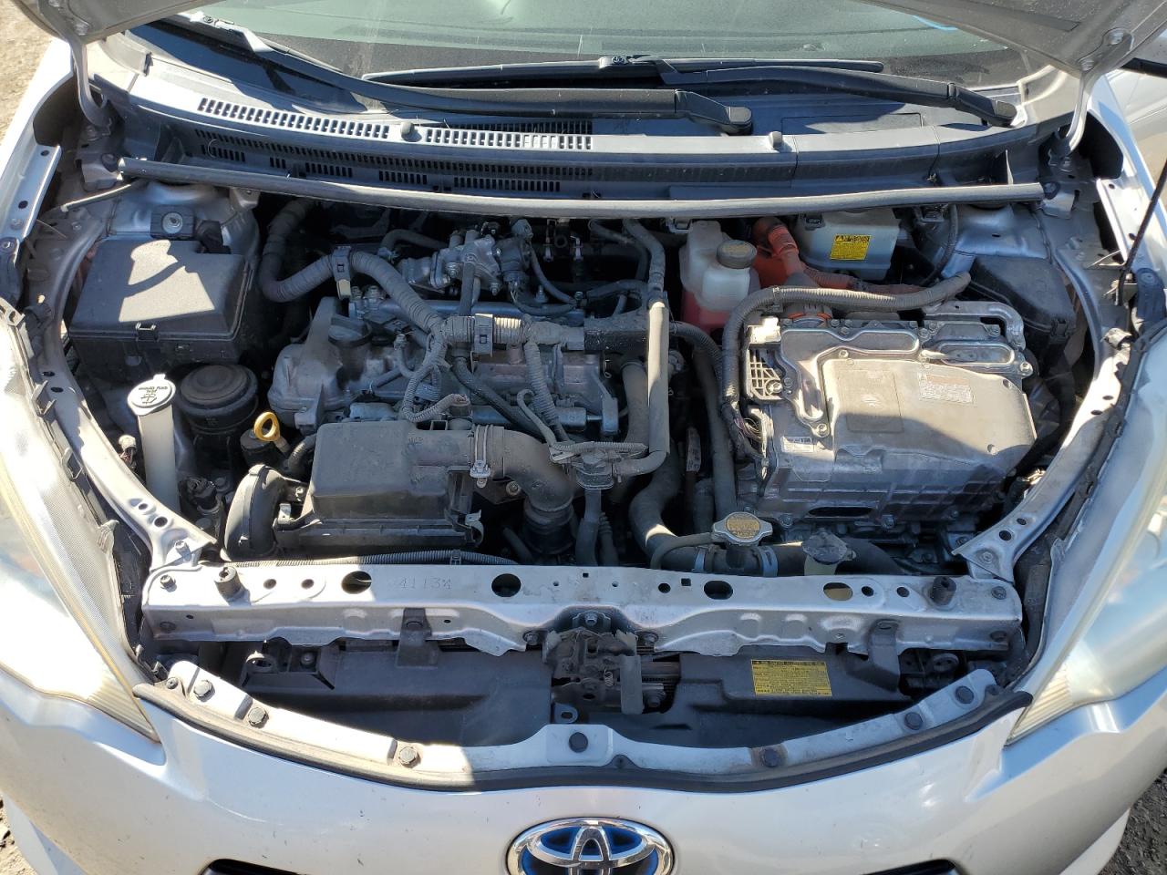 2013 Toyota Prius - Image 11