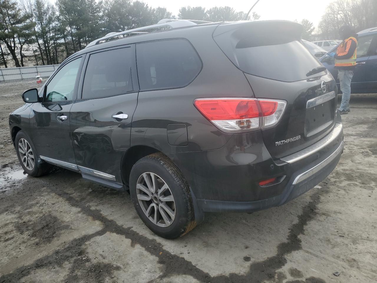 2015 Nissan Pathfinder - Image 2