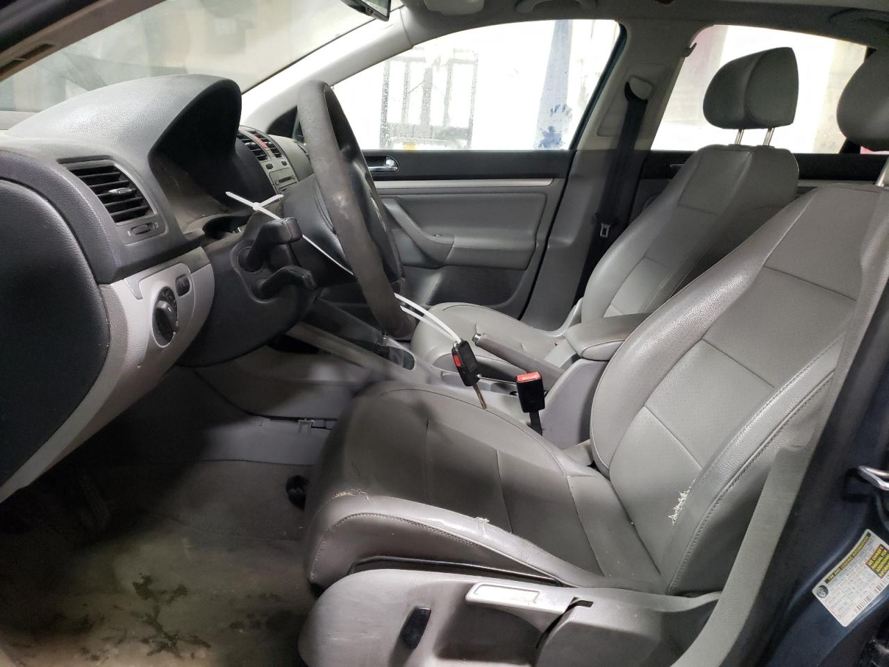2005 Volkswagen Jetta - Image 7