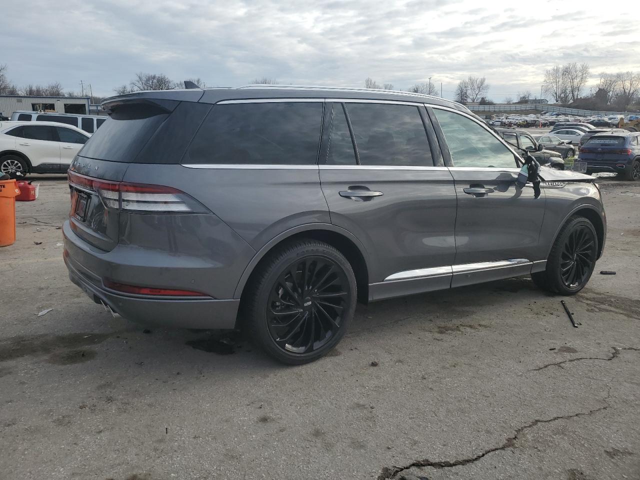 2021 Lincoln Aviator - Image 3