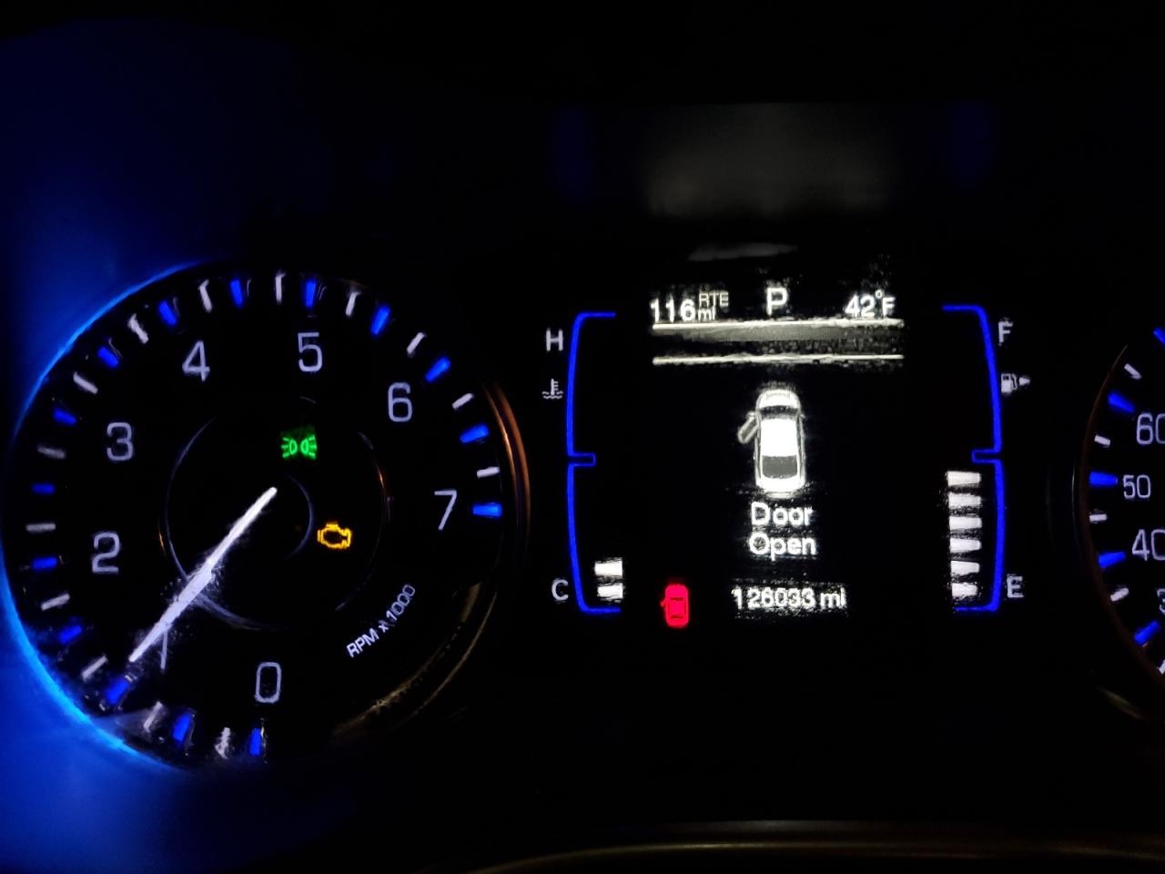 2015 Chrysler 200 - Image 9