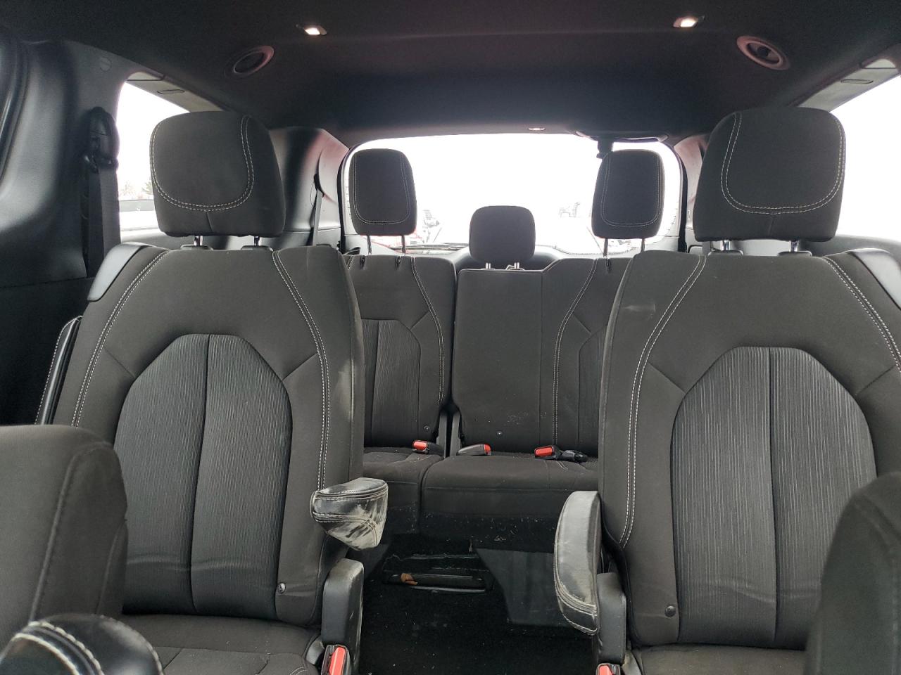 2020 Chrysler Pacifica - Image 10