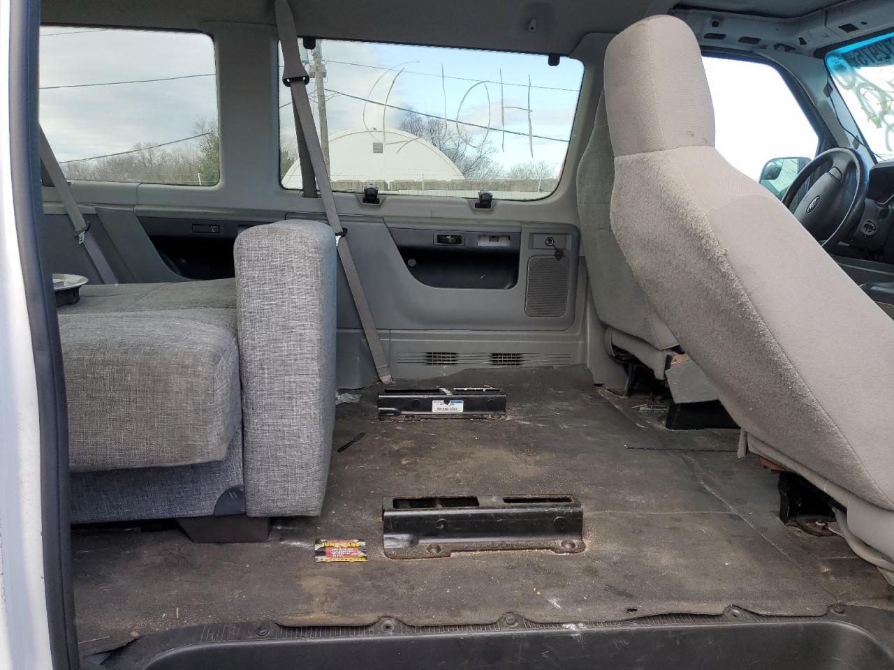 2011 Ford Econoline E350 Super Duty Wagon VIN: 1FBSS3BL6BDA90217 Lot: 43272975