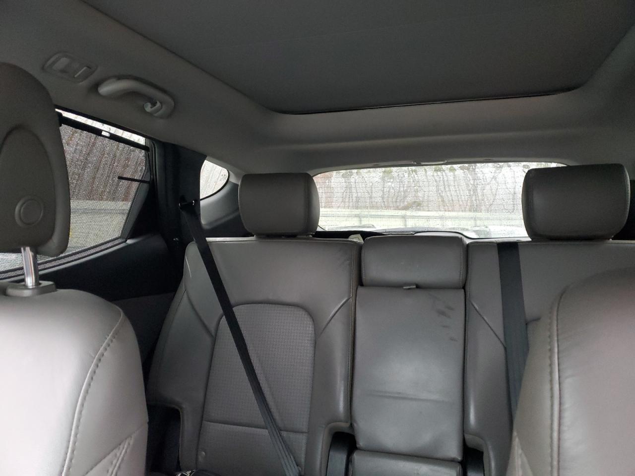 2014 Hyundai Santa Fe - Image 10