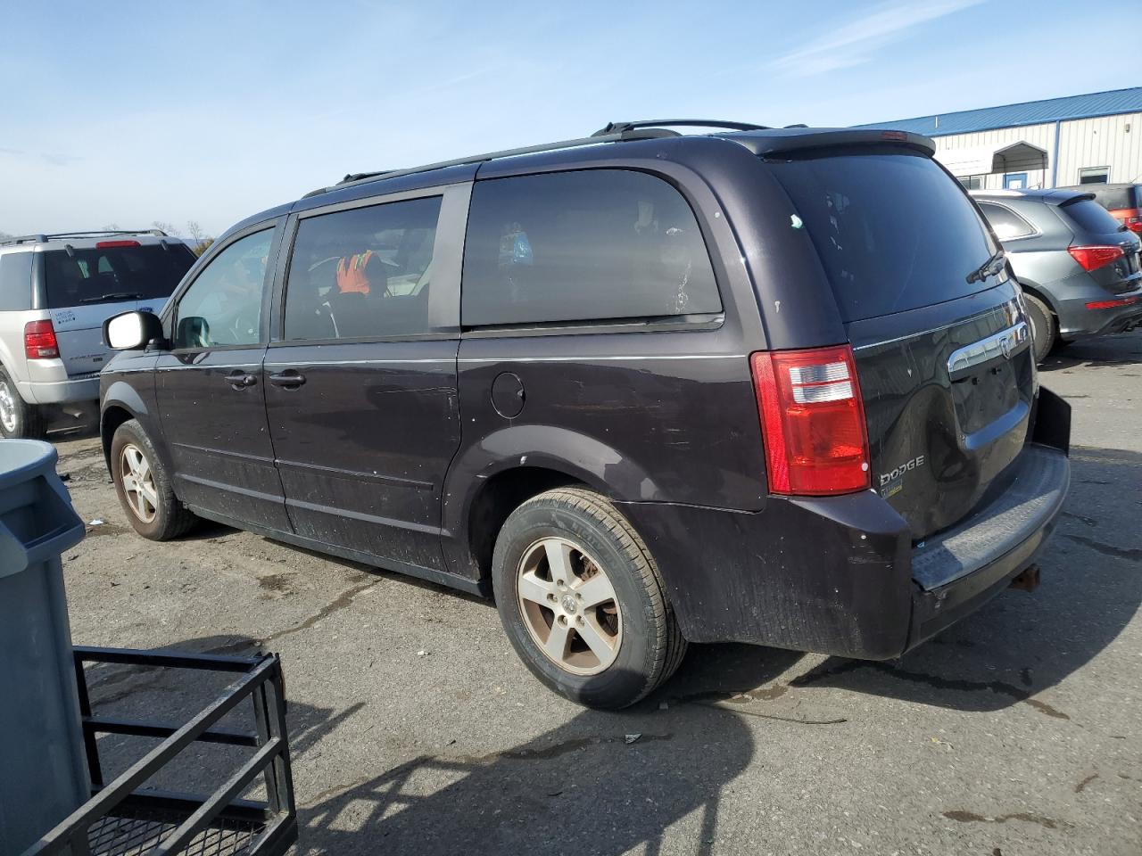 2010 Dodge Caravan - Image 2