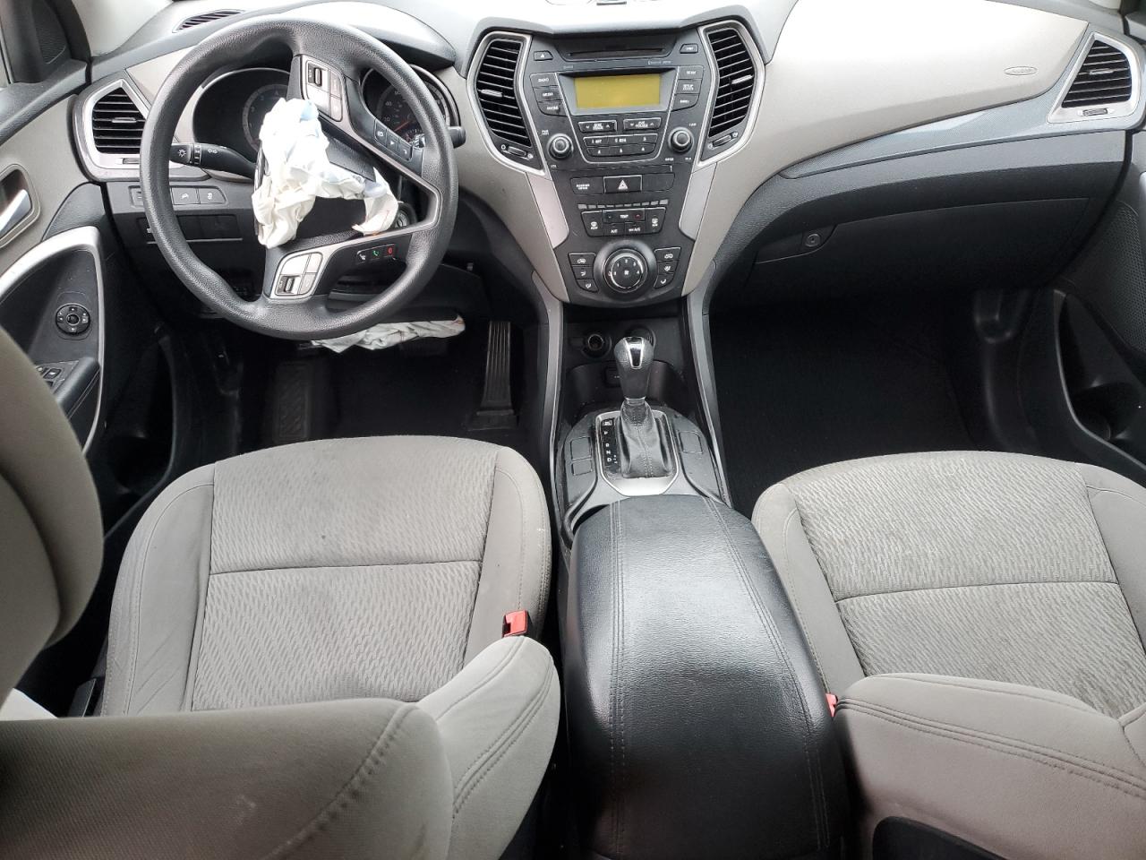 2016 Hyundai Santa Fe - Image 8