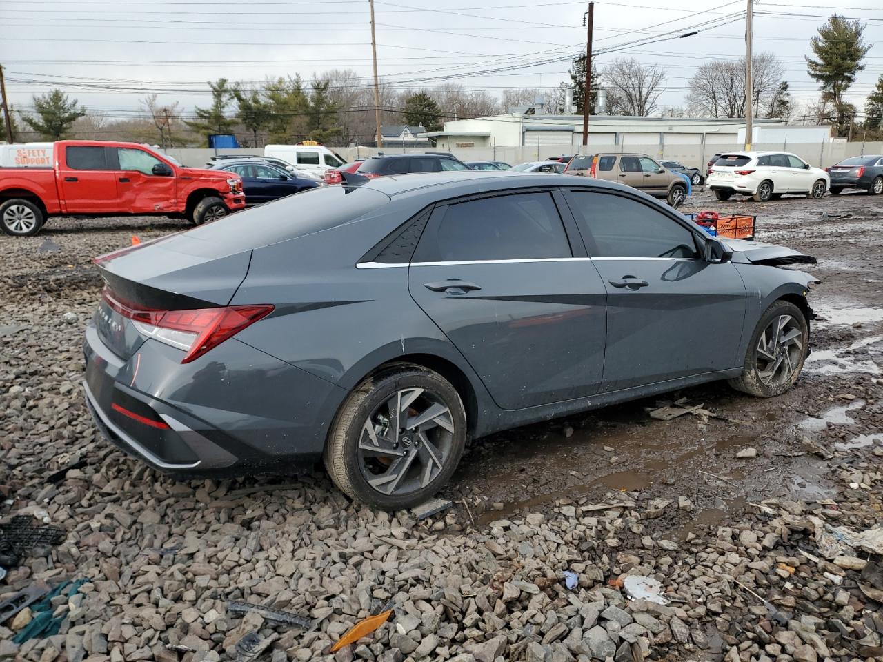 2024 Hyundai Elantra - Image 3