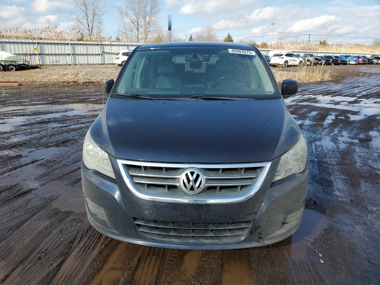 2010 Volkswagen Routan - Image 5