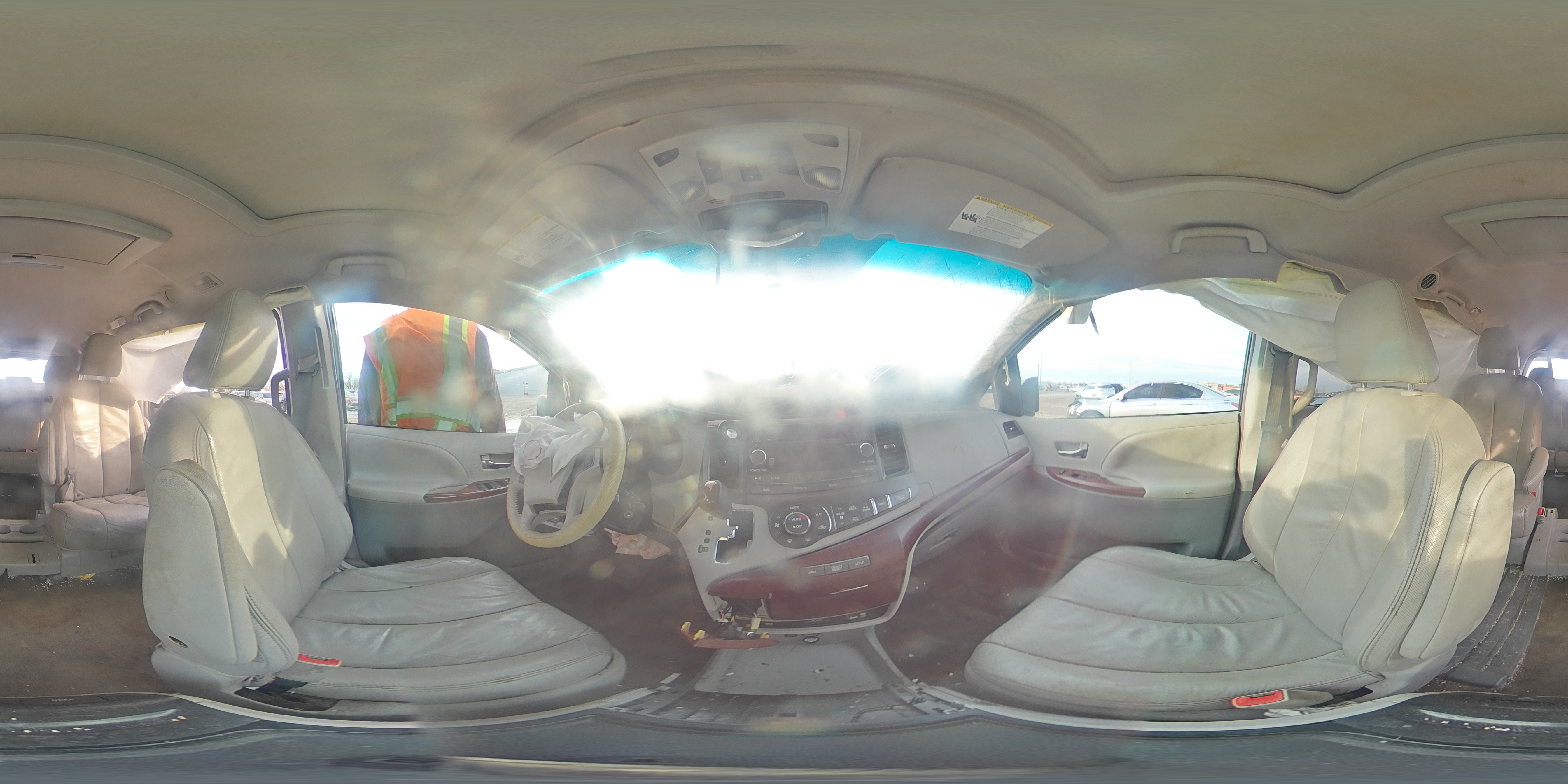 2012 Toyota Sienna - Image 14