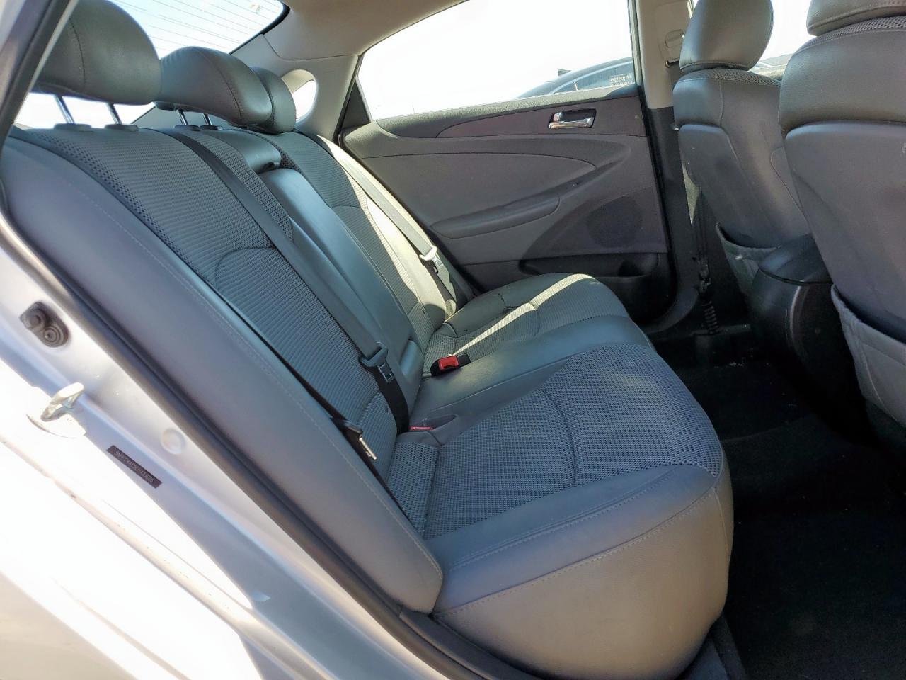 2012 Hyundai Sonata - Image 10