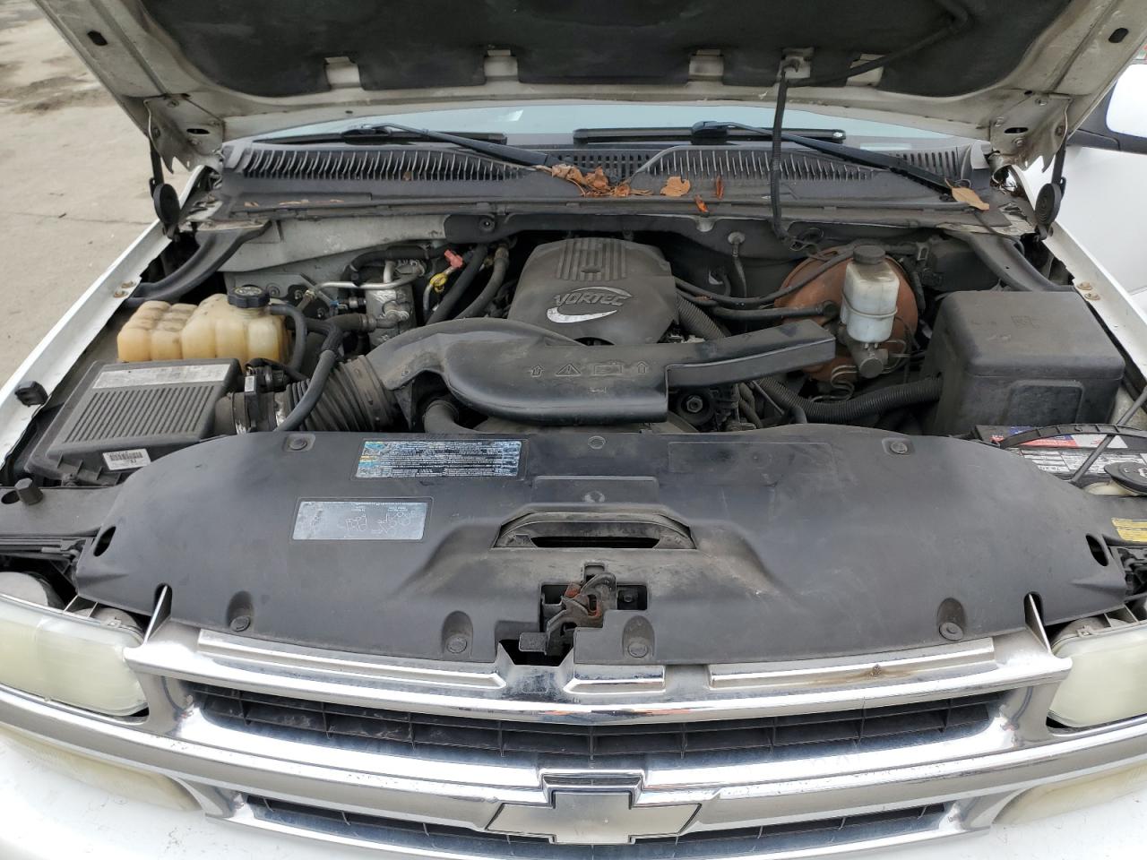 2002 Chevrolet Suburban - Image 11